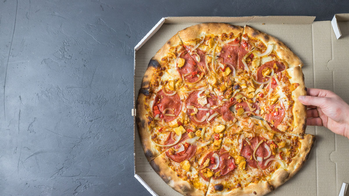 Kan een pizzadoos bij het oud papier?